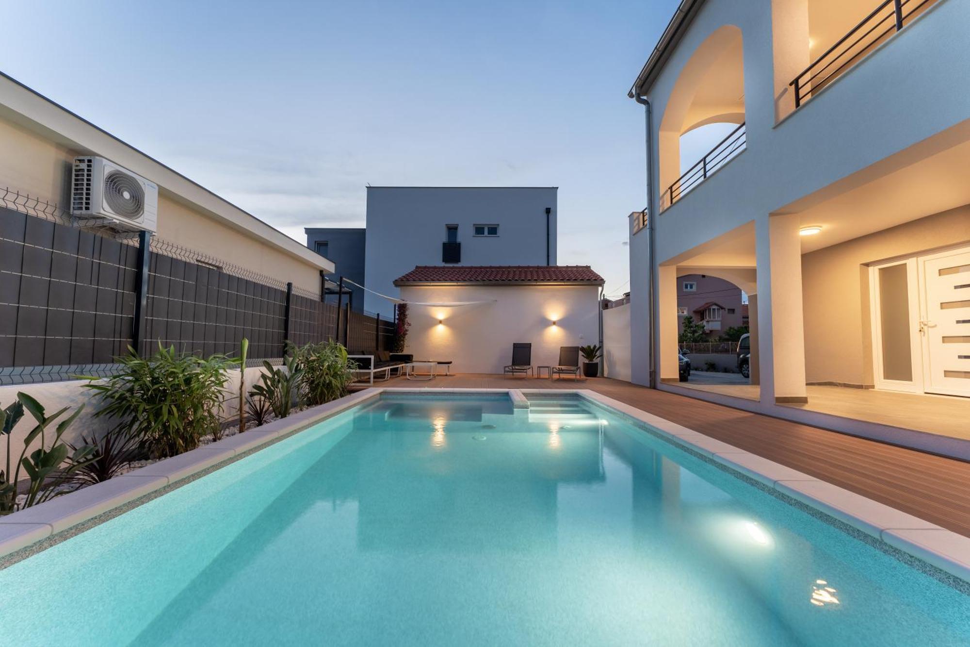 Bernie Apartments With A Pool Zadar Bagian luar foto