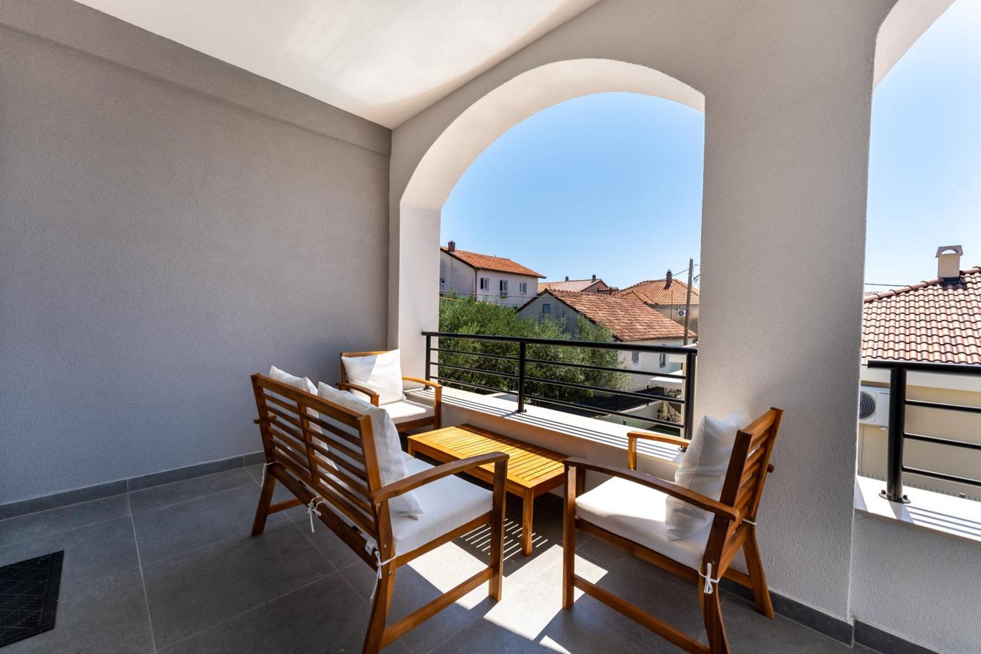 Bernie Apartments With A Pool Zadar Bagian luar foto