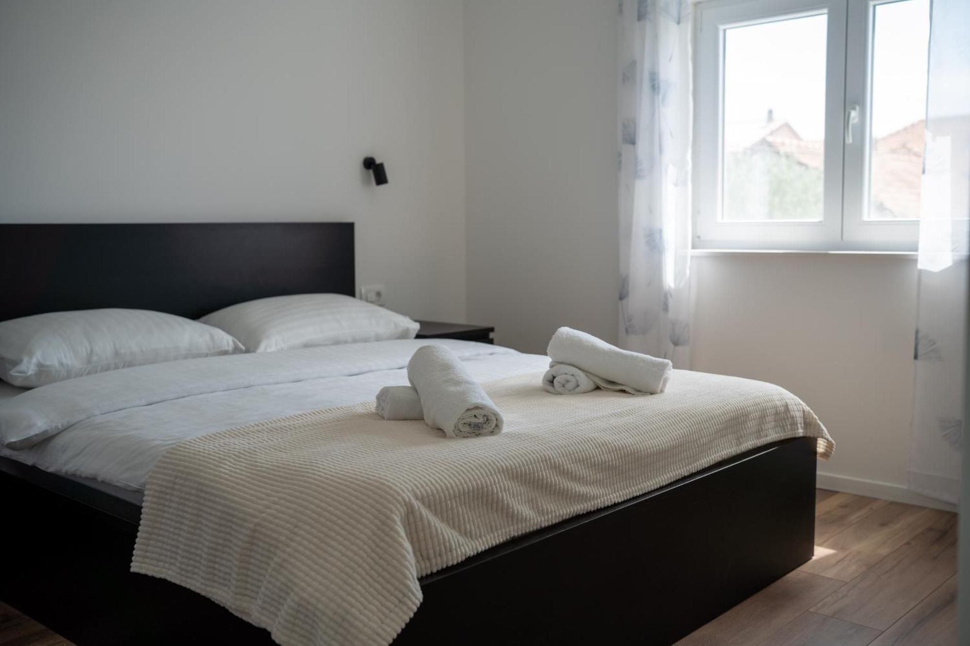 Bernie Apartments With A Pool Zadar Bagian luar foto