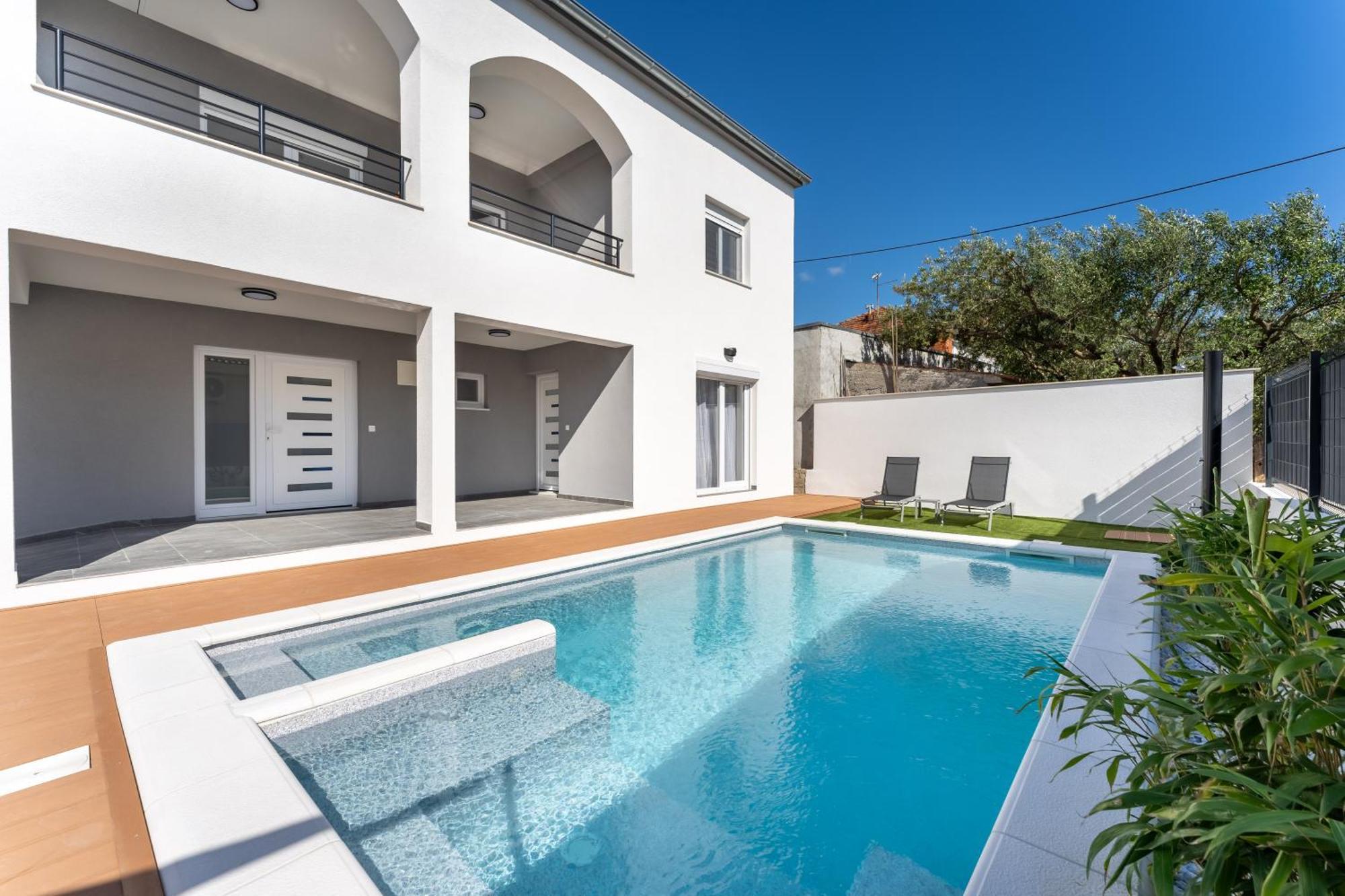 Bernie Apartments With A Pool Zadar Bagian luar foto