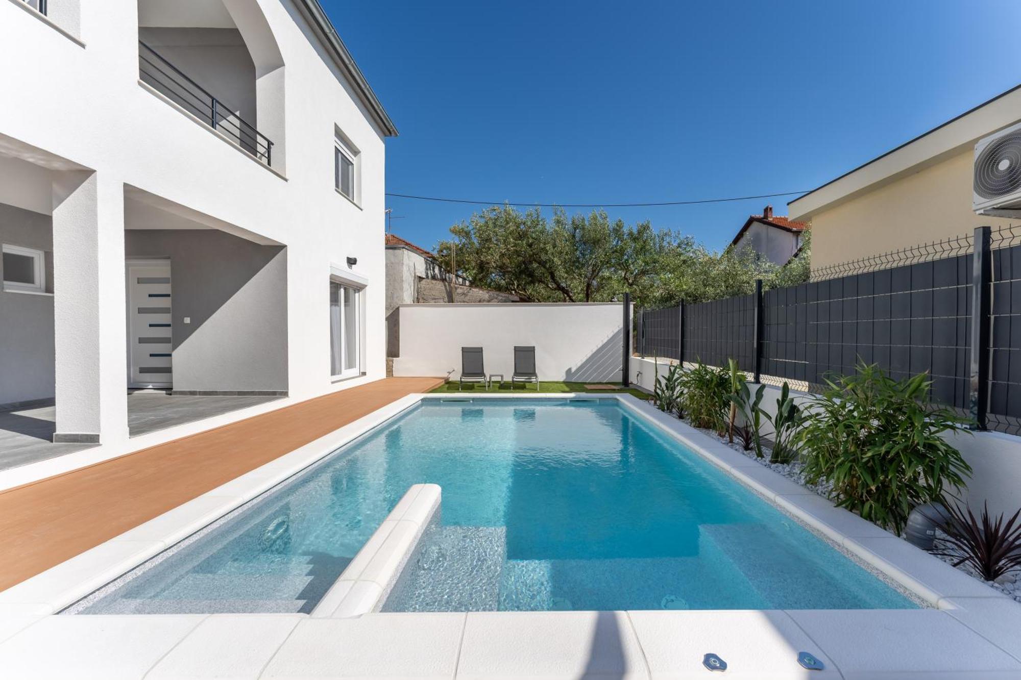 Bernie Apartments With A Pool Zadar Bagian luar foto
