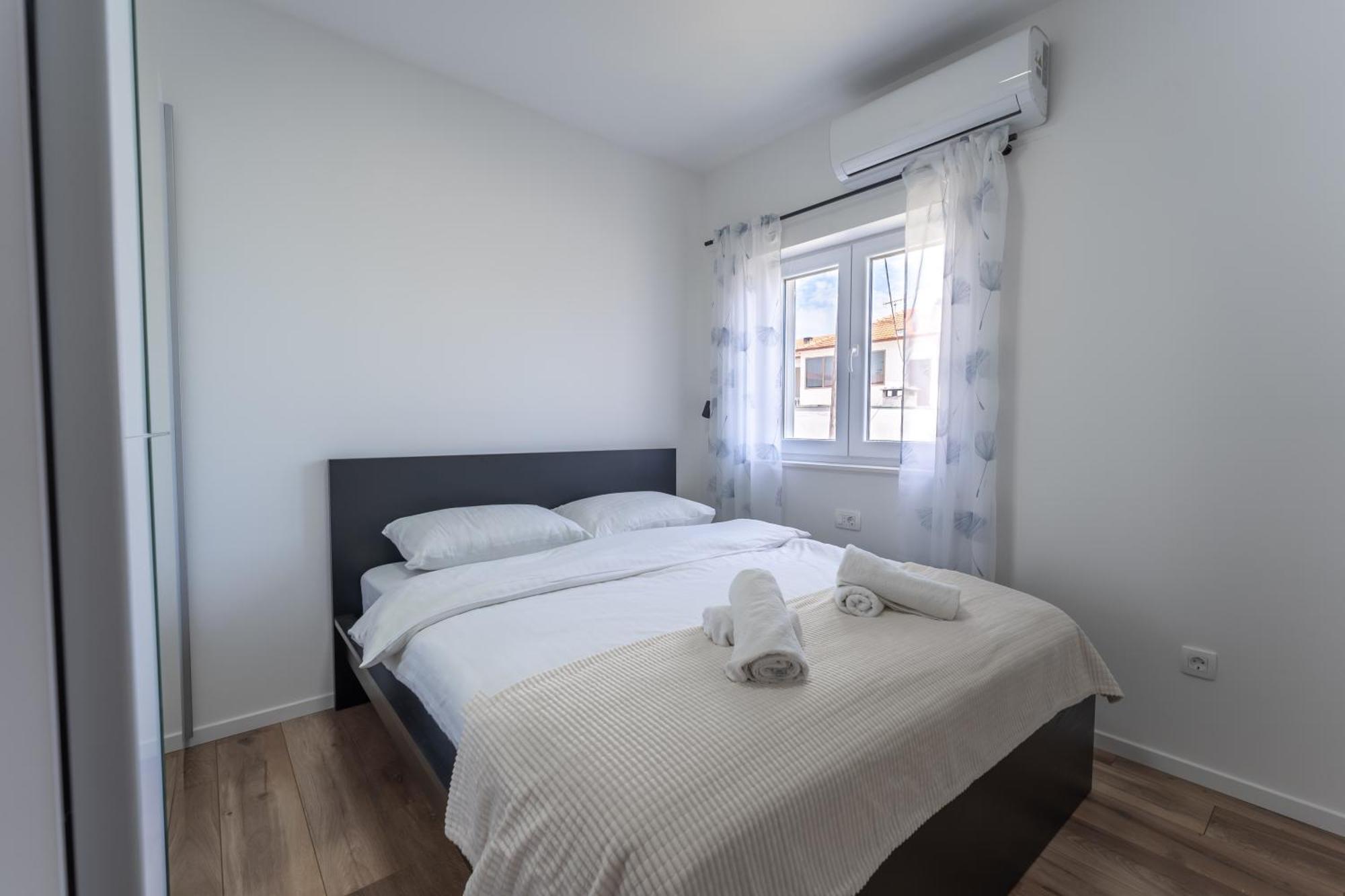 Bernie Apartments With A Pool Zadar Bagian luar foto