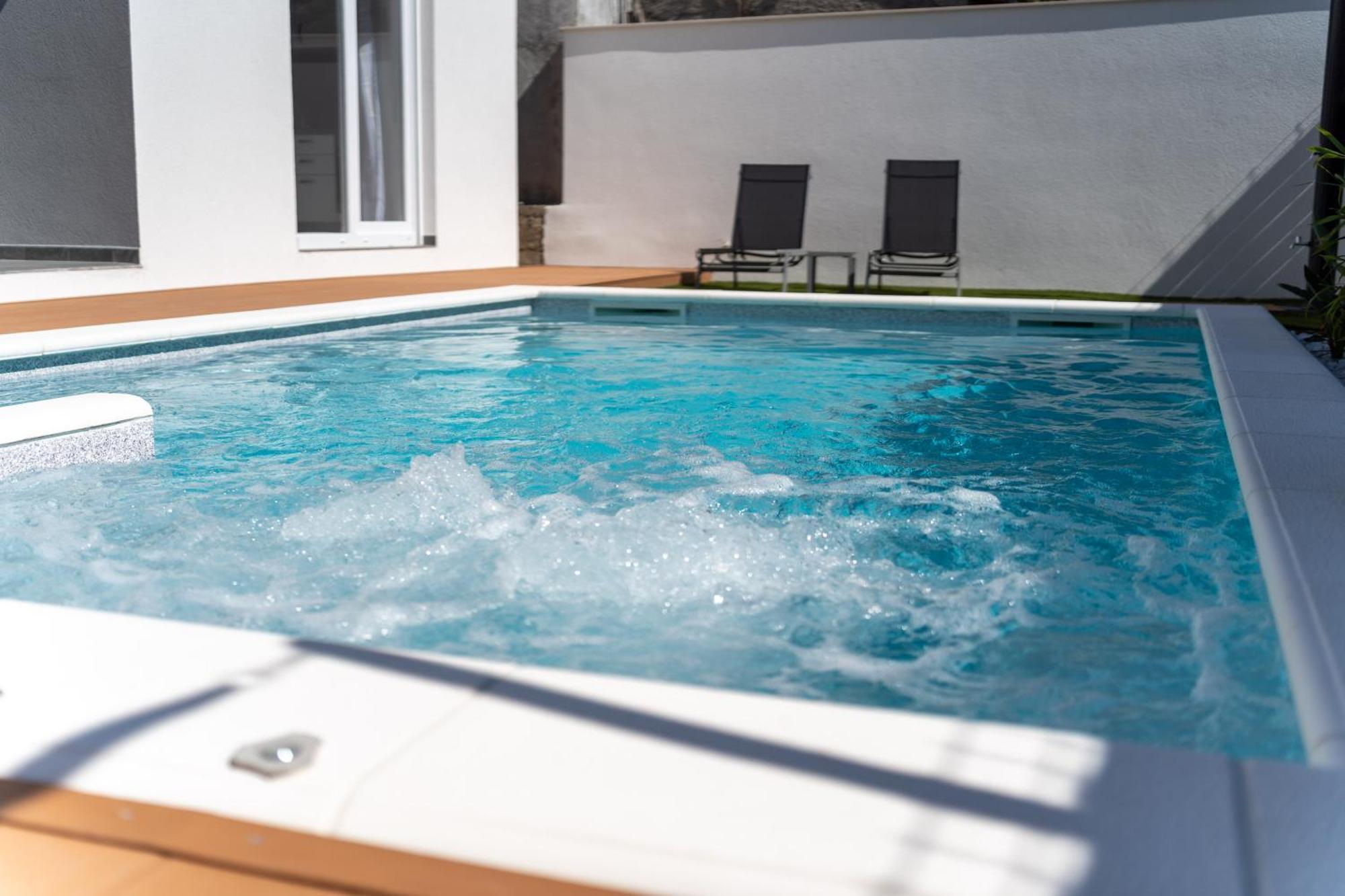 Bernie Apartments With A Pool Zadar Bagian luar foto
