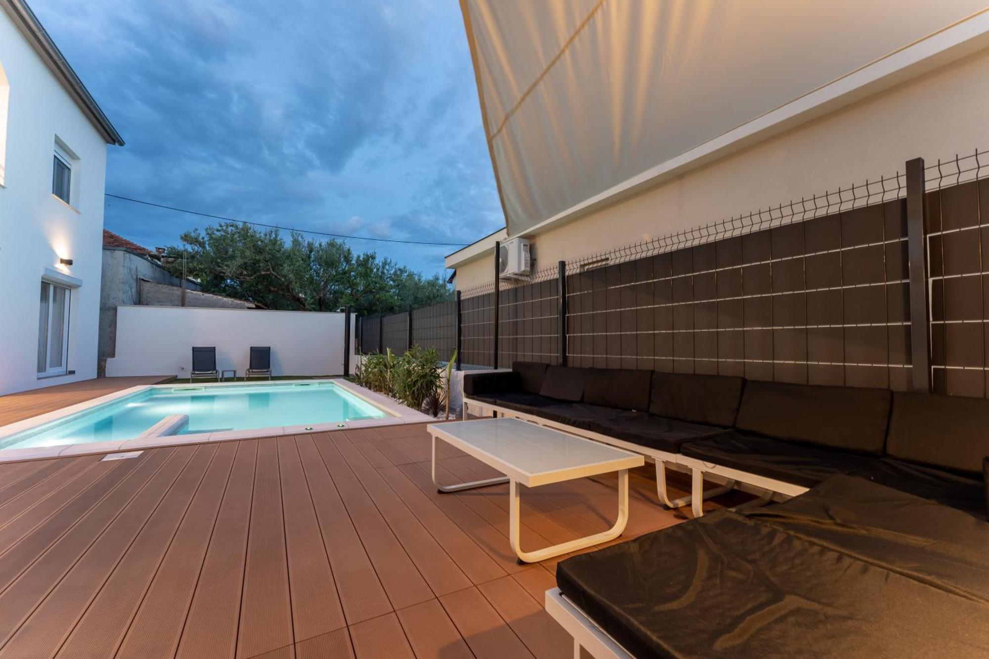 Bernie Apartments With A Pool Zadar Bagian luar foto