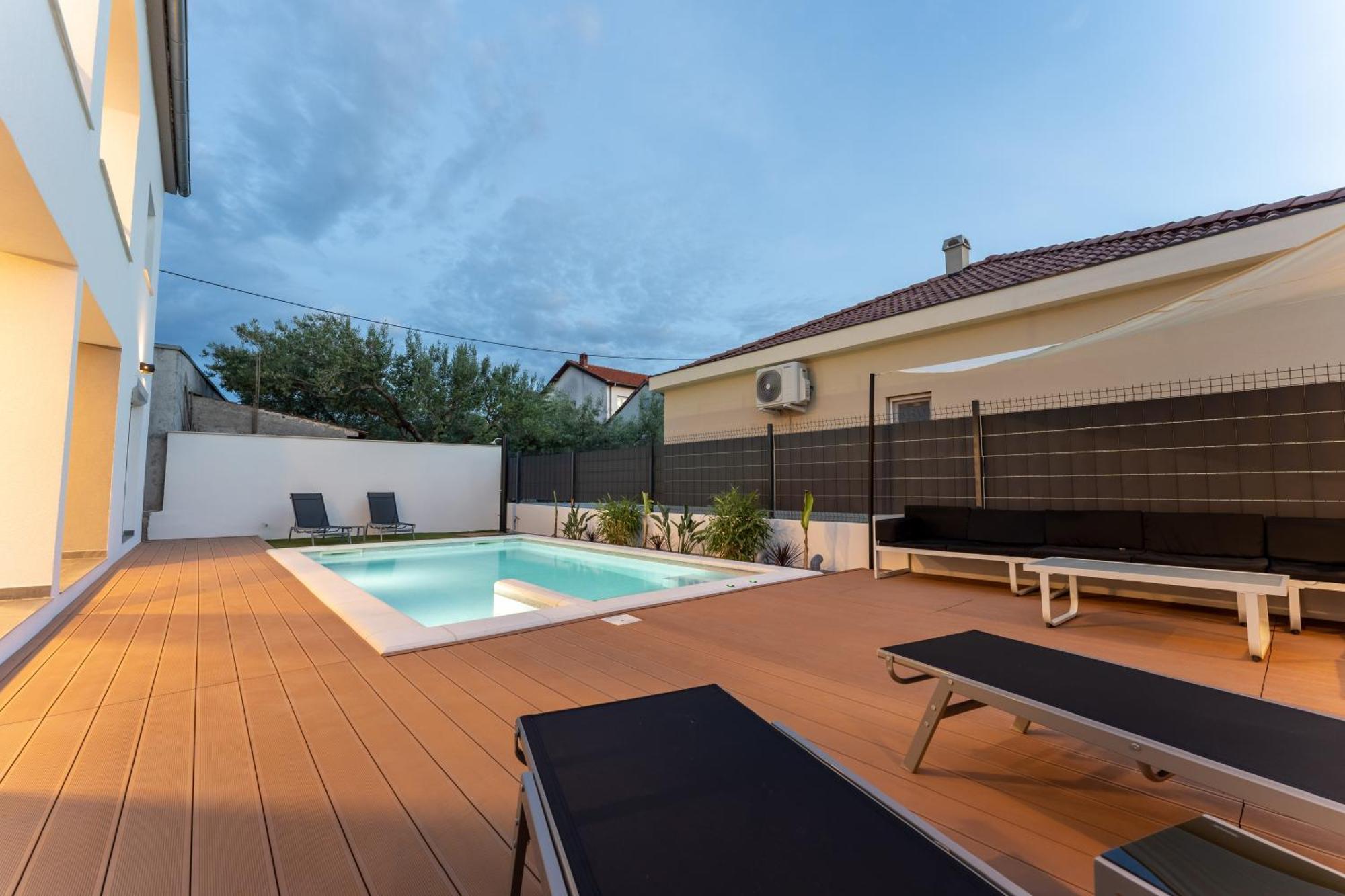 Bernie Apartments With A Pool Zadar Bagian luar foto