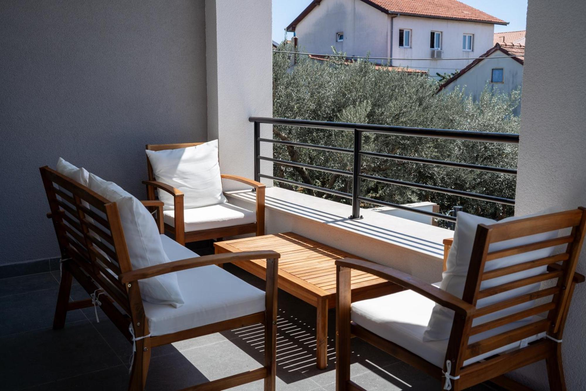 Bernie Apartments With A Pool Zadar Bagian luar foto
