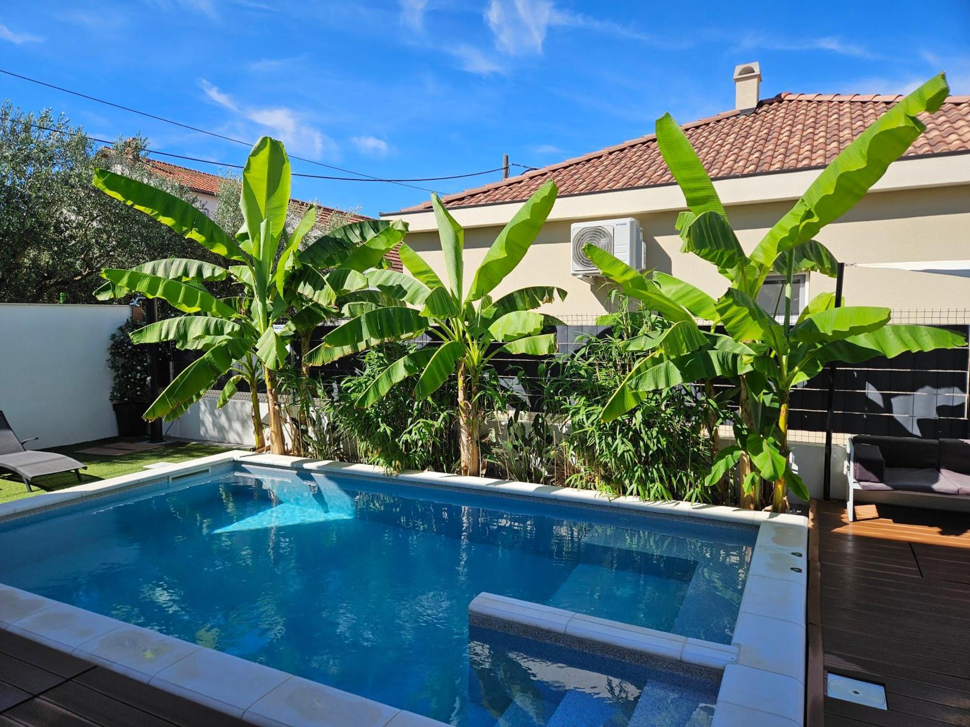 Bernie Apartments With A Pool Zadar Bagian luar foto